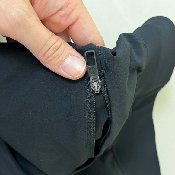 Lululemon T.H.E Linerless Short 9"  - Men's Size XL - Black - Picture 6 of 8